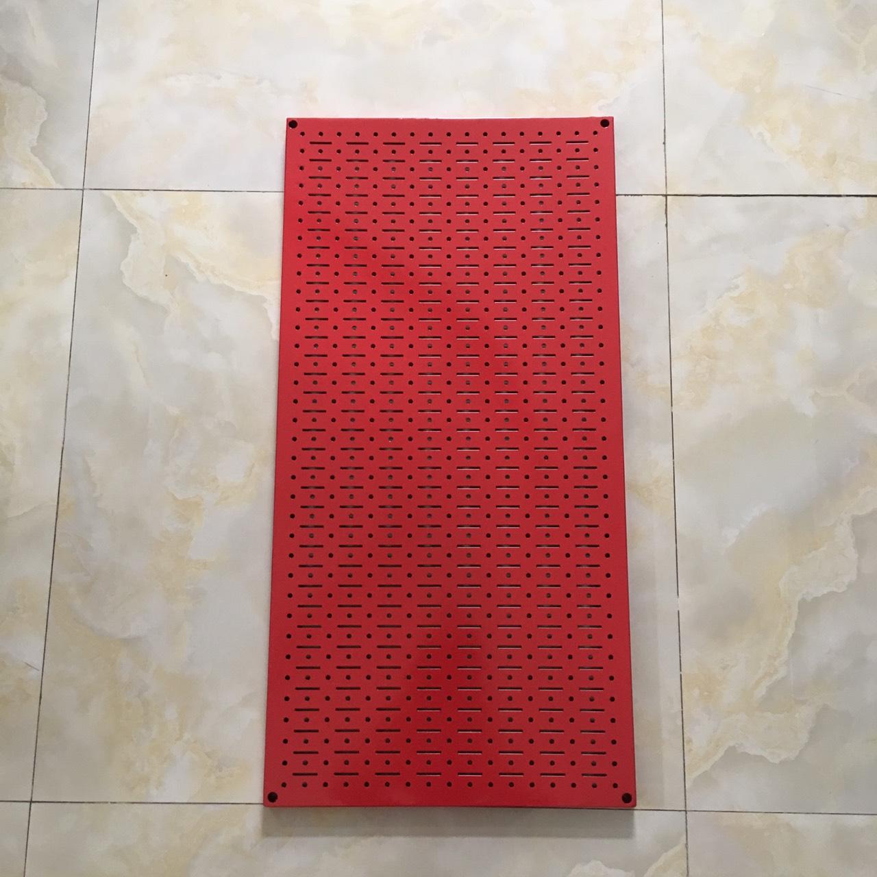 TẤM LƯỚI PEGBOARD MÀU ĐỎ TREO TƯỜNG ĐA NĂNG