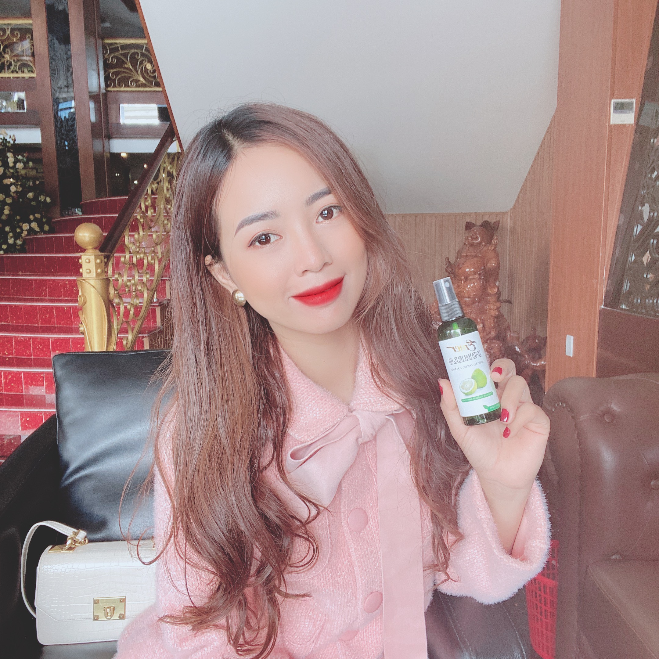 Nước xịt tinh dầu bưởi kích thích mọc tóc Pomelo 100ml giúp giảm rụng tóc, cho mái tóc dày và dài hơn