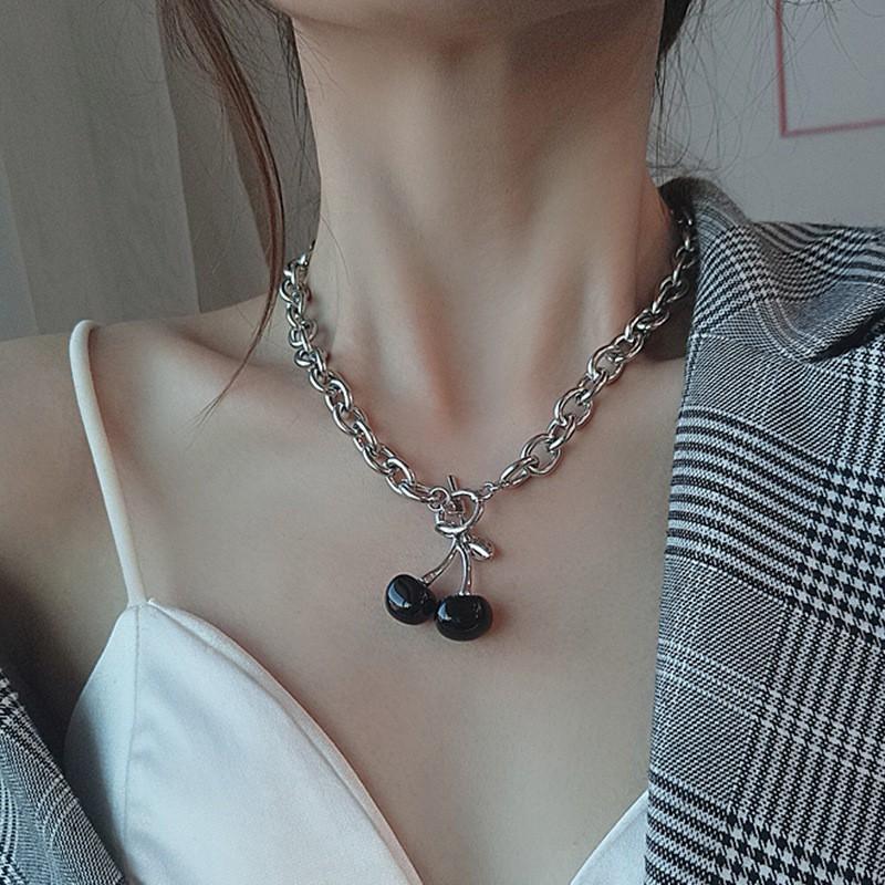 Dây Chuyền Mặt Quả Cherry Màu Đen Phong Cách Cổ Điển