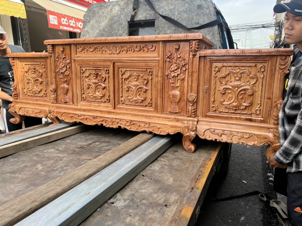 Kệ tivi gỗ hương đá chạm khắc hoa văn tinh xảo 2M2