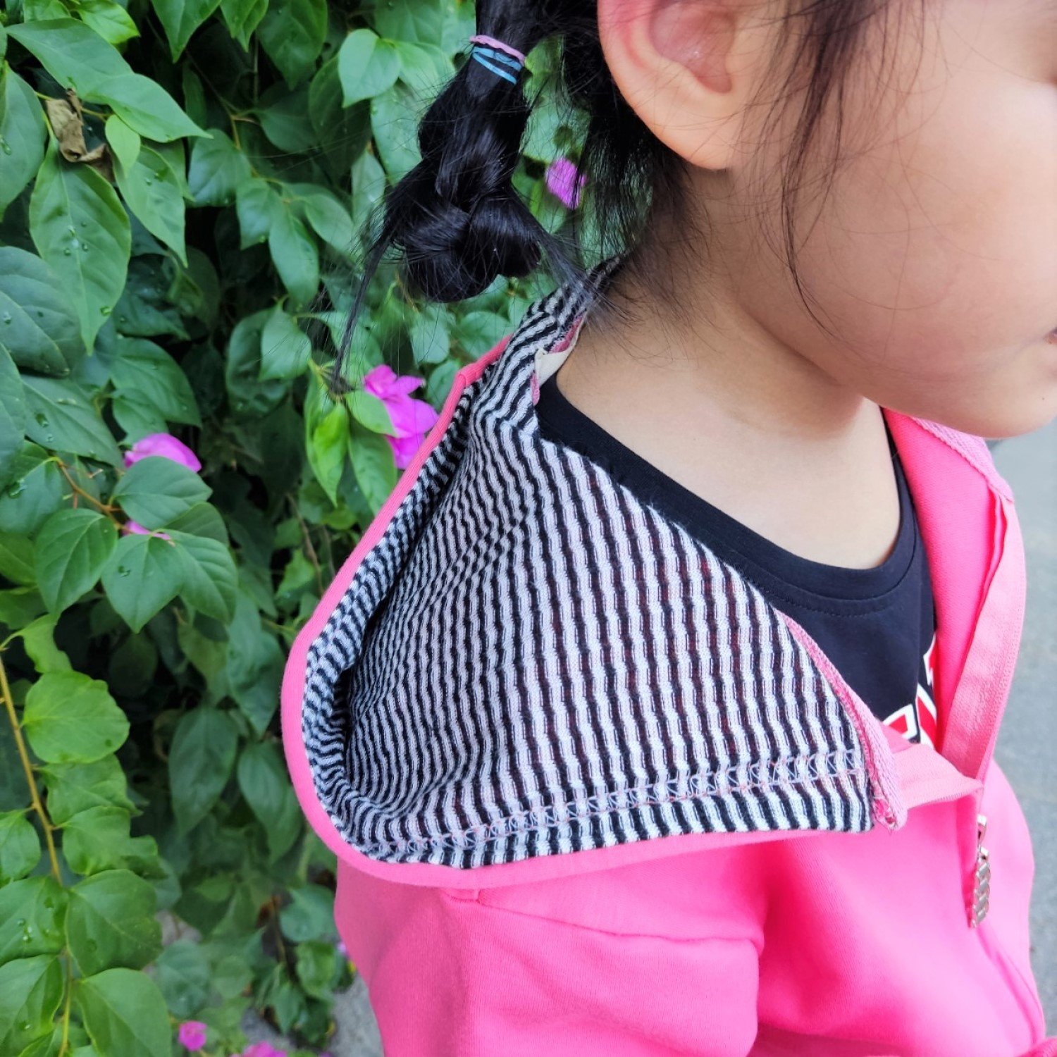 G00000612 Áo khoác thỏ hồng cho bé. Thêu đắp thỏ trước sau xinh lắm. Chất thun da cá mịn đẹp.