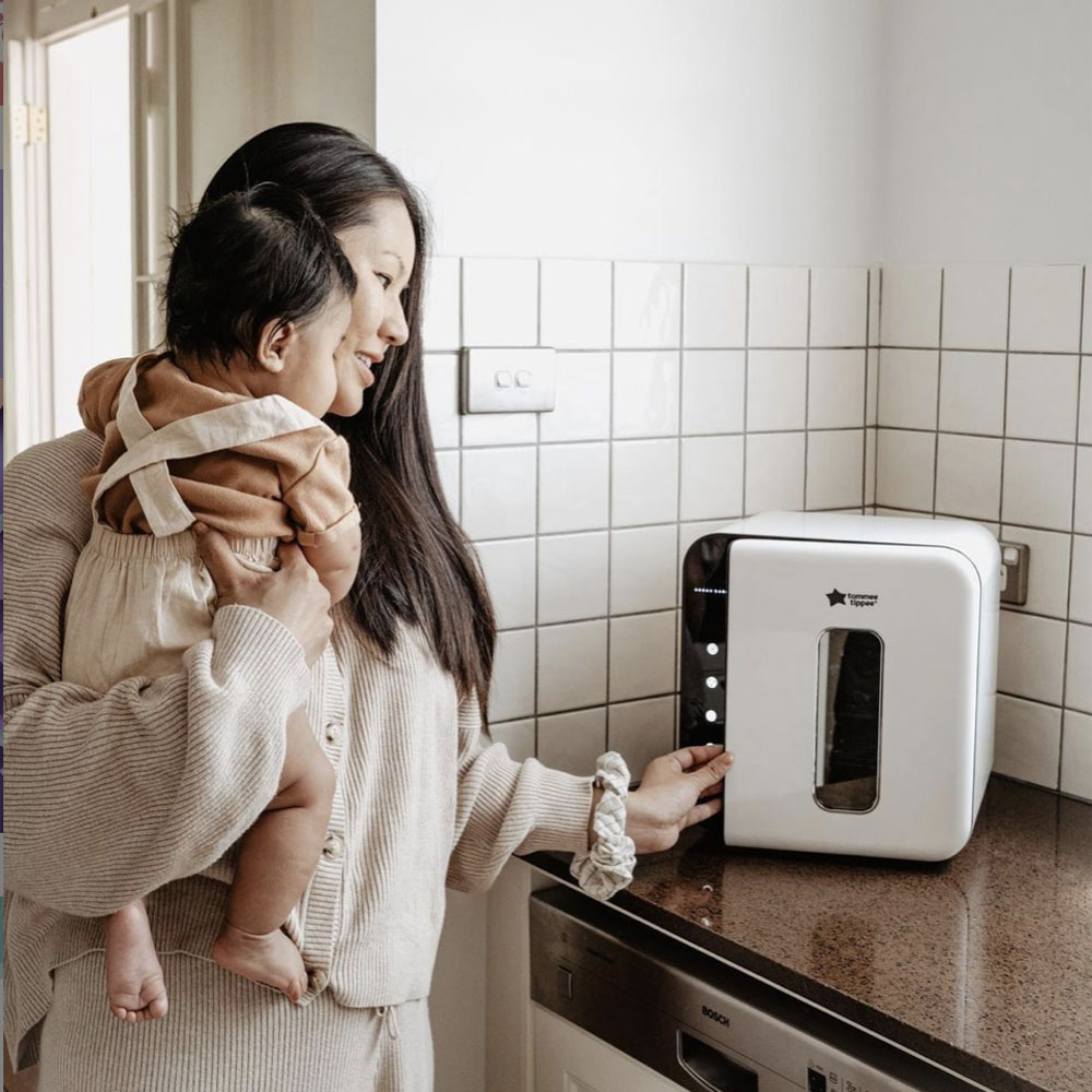 Máy tiệt trùng bằng tia UV và sấy khô Tommee Tippee