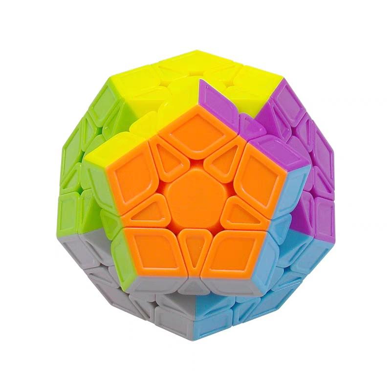 Vỉ 1 chiếc rubik 3x3 tặng kèm 1 chiếc ván trượt đèn