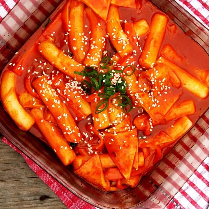 Bánh Gạo Young Poong Topokki Vị Kim Chi Nhập Khẩu Hàn Quốc Dạng Ly