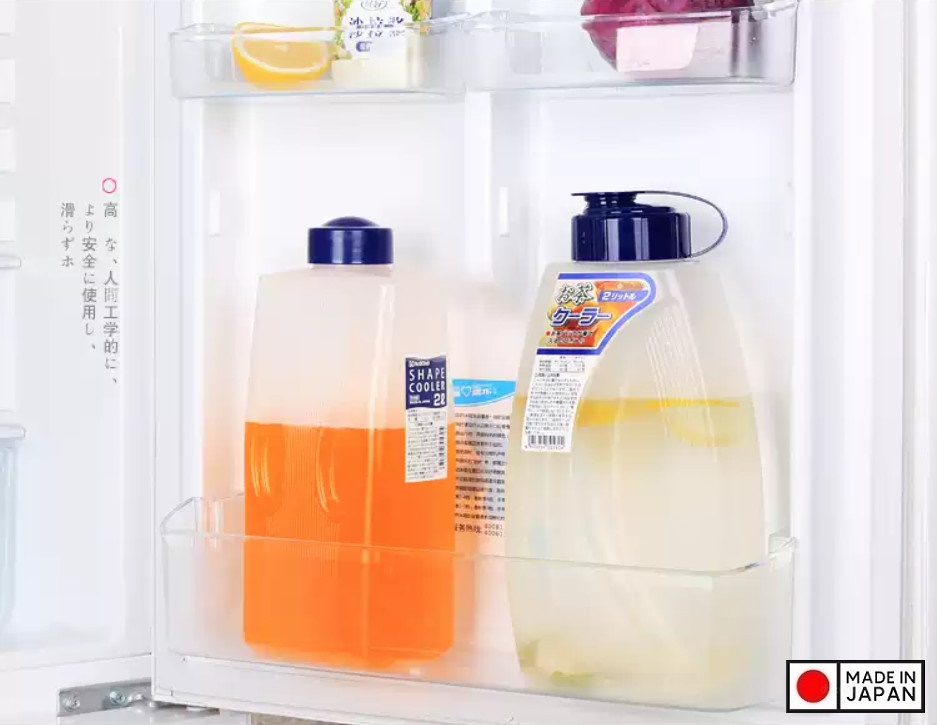BÌNH NƯỚC 2 LÍT  có thể dùng đựng nước trữ ở ngăn mát tủ lạnh, mang đi làm,.