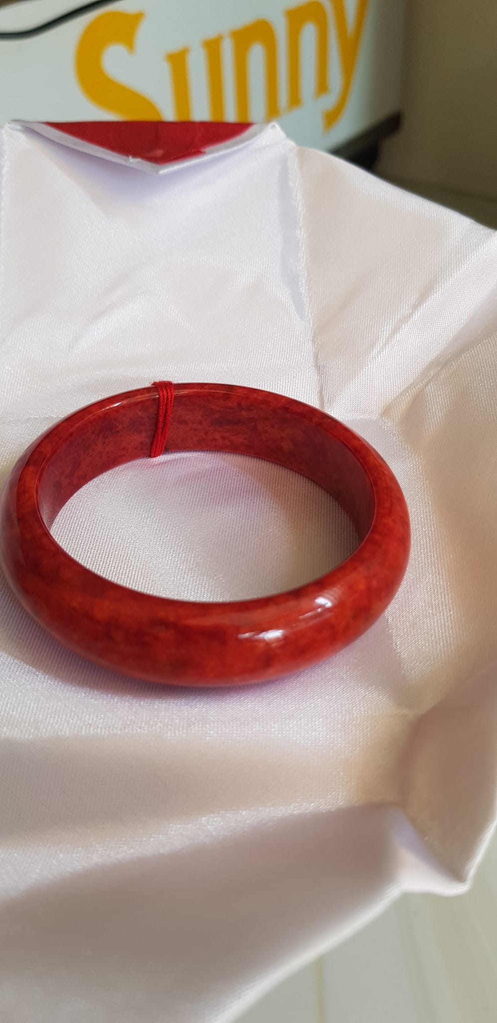 Vòng Cẩm Thạch mới Bản Hẹ Đỏ 56mm x cao 15mm x dầy 7,5mm màu đỏ bông bông đều đậm đẹp nữ mệnh hỏa mệnh thổ 54kg - 65kg đeo hợp ạ