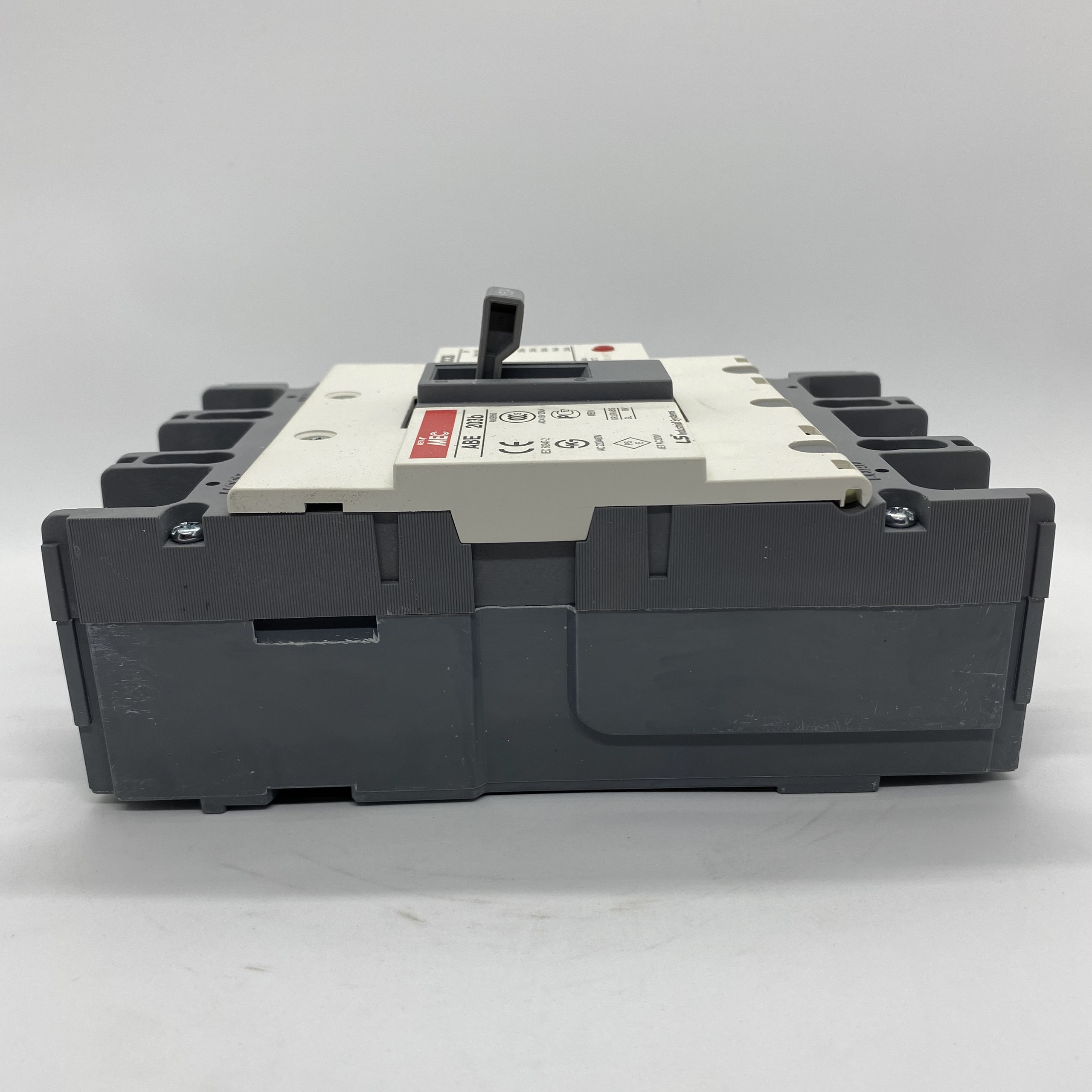 Attomat 3 pha ABE 203B - 150A LS