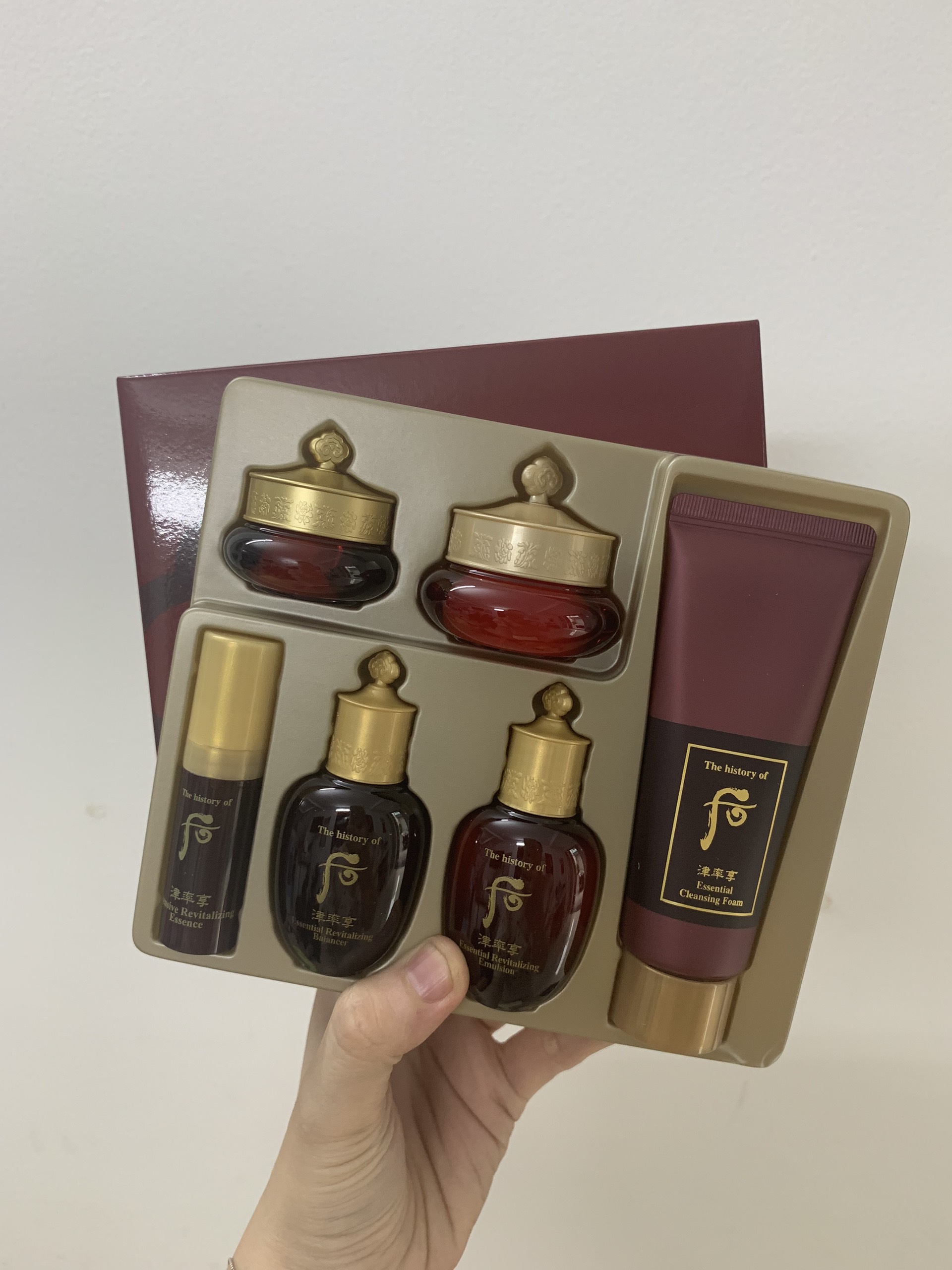 Bộ sản phẩm dưỡng ẩm và tăng độ đàn hồi Whoo Jinyulhyang 6pcs GWP set