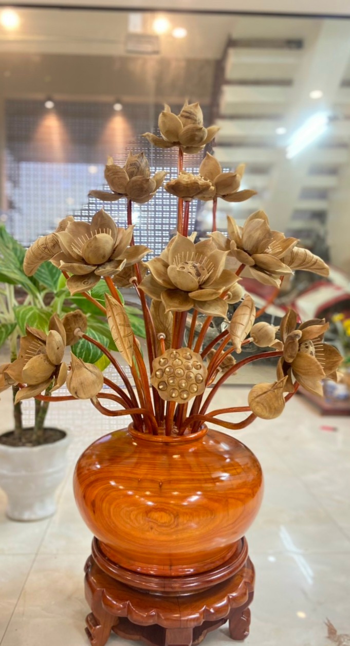 Combo kệ chân đế và 2 bình hoa sen 26 cành ,phong thủy ,trang trí phòng khách ,phòng thờ đẹp long lanh ,bình cắm hoa gỗ hương đỏ ,hoa lá gương gỗ ngọc am để mộc thơm phức
