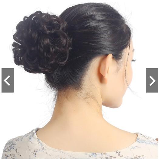 - Tóc giả búi cột xoăn