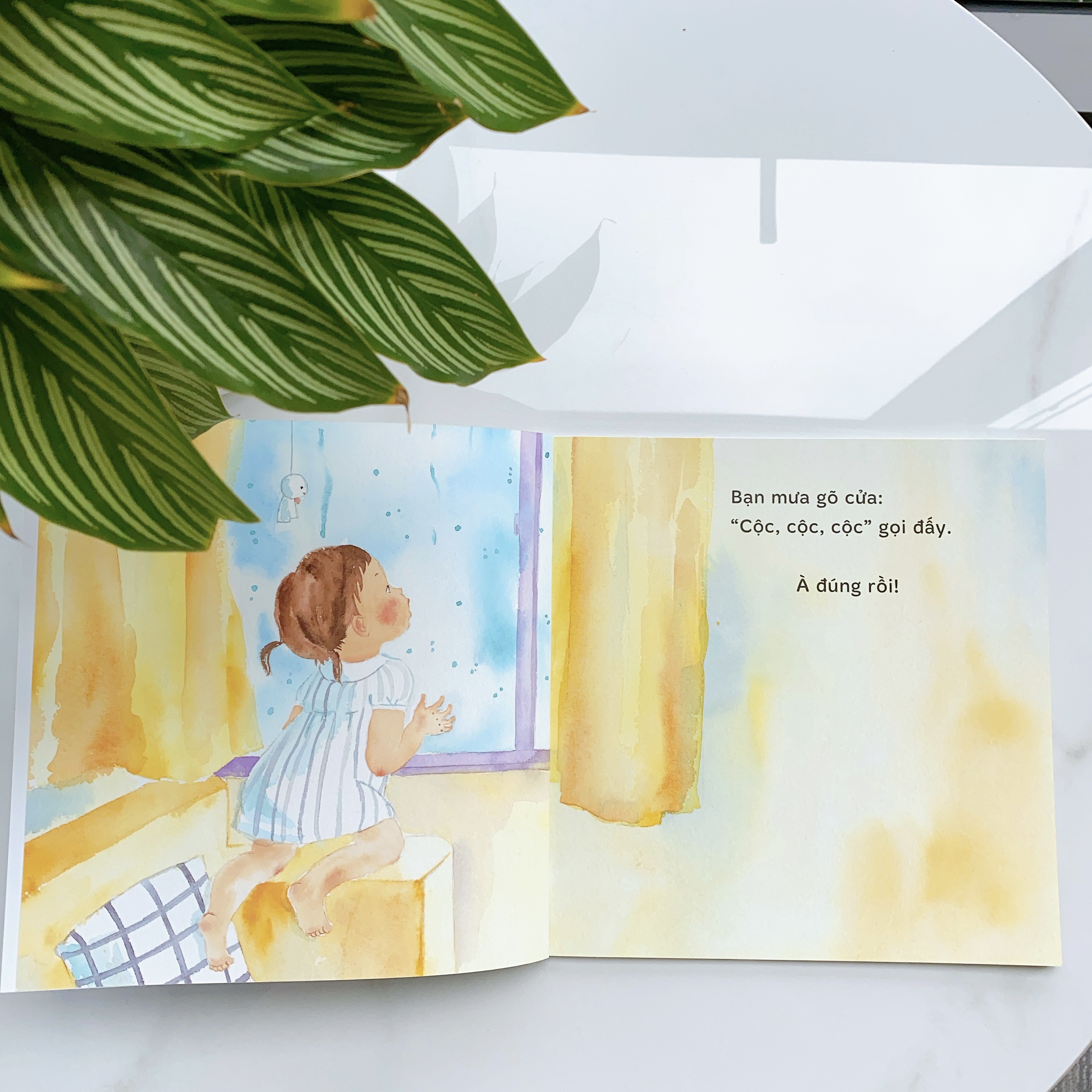 Sách Ehon cho bé 1-3 tuổi - Đi dạo dưới mưa
