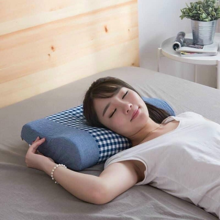 Gối cao su non đàn hồi 30*50*9 cm kẻ sọc sang trọng hiện đại có kèm vỏ
