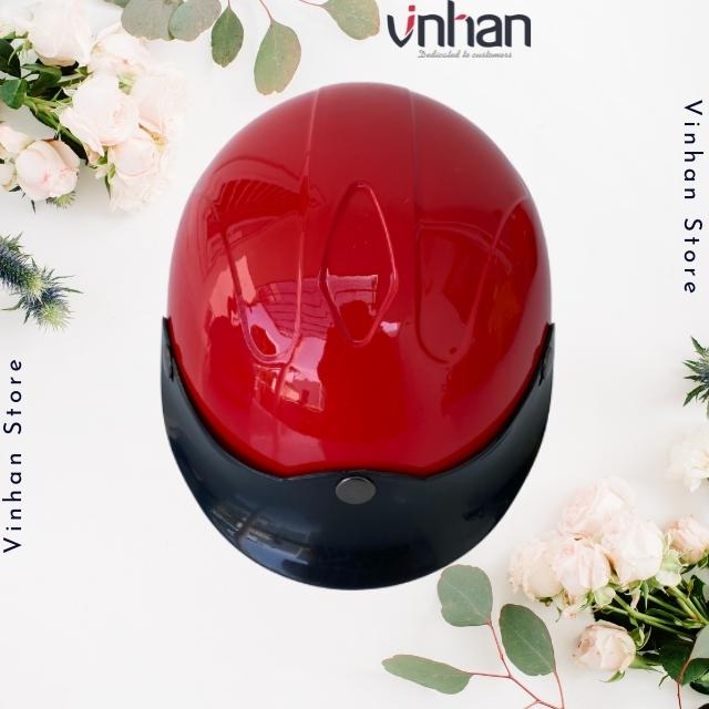 Mũ bảo hiểm trẻ em cho bé mẫu giáo mầm non rất đơn giản nhưng chắc chắn và an toàn cho bé từ 2 tuổi đến 5 tuổi, nón bảo hiểm bảo hộ cho bé rất đẹp màu đỏ Vinhan MBH07