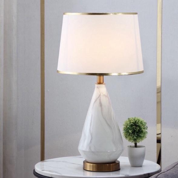 Đèn đặt bàn tô điểm DT HQ