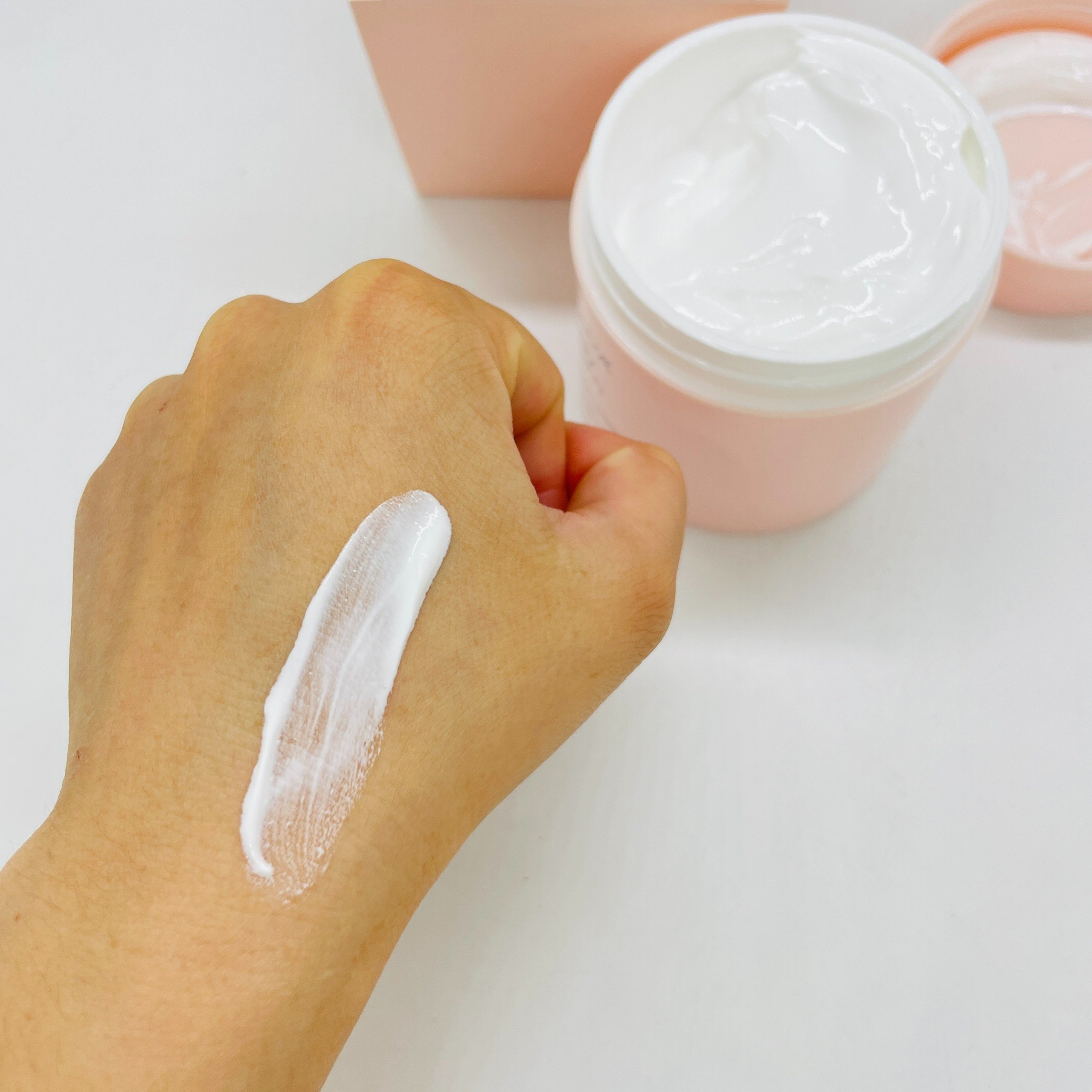 Kem Body WEILAIYA Kích Trắng Nâng Tone Bảo Vệ Da White Tone-Up Body Cream SPF30 PA+++