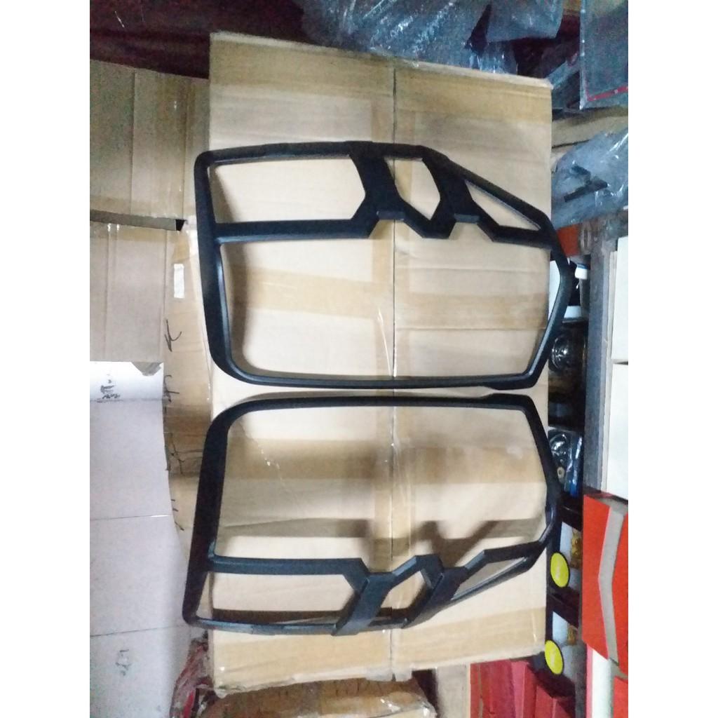 Bộ ốp đèn pha hậu đen xe dành cho Mitsubishi Triton 2016-2020