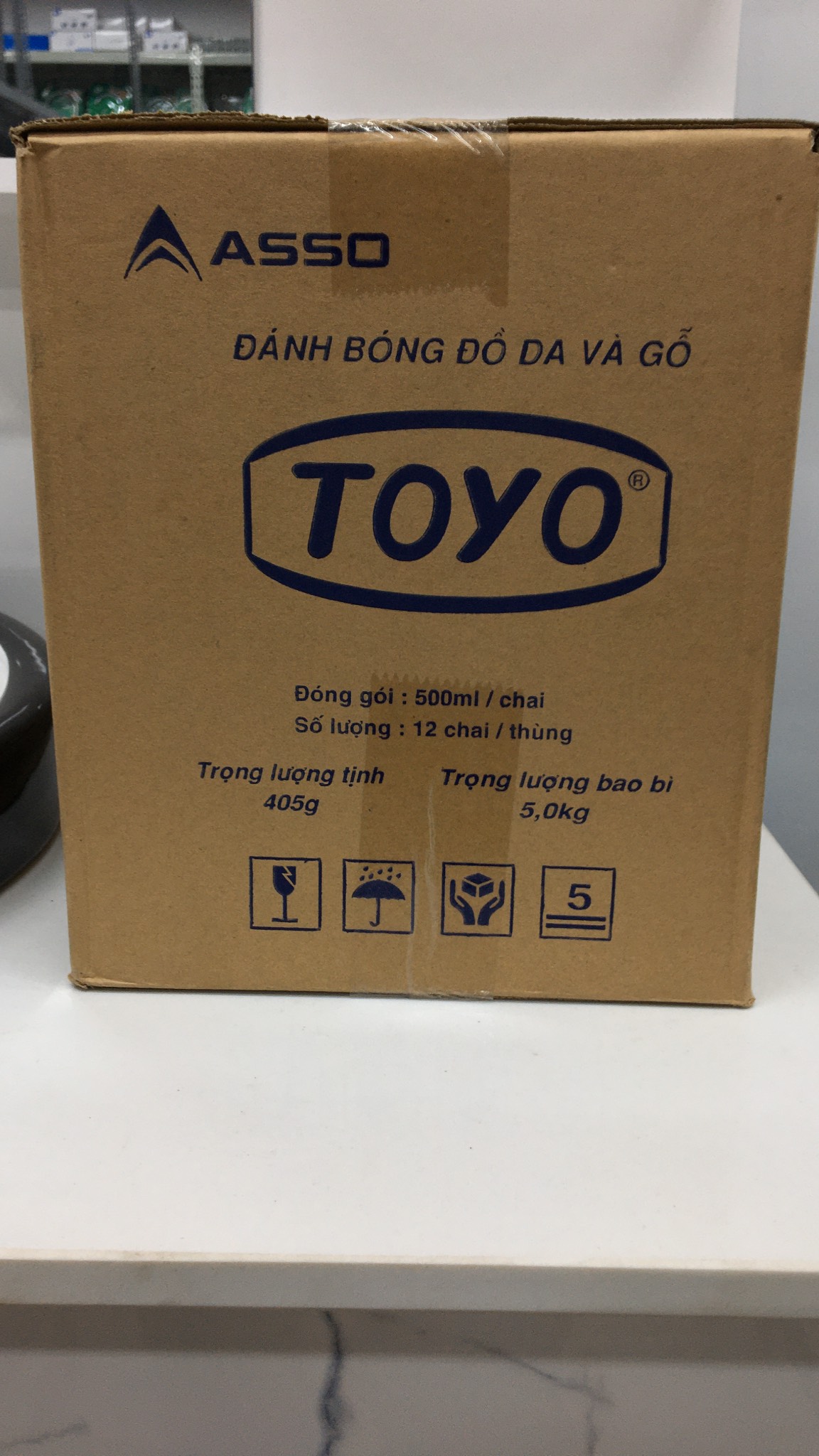 Chai Xịt Bóng Da, Bóng Gỗ Toyo (500ml) Thùng 12 chai