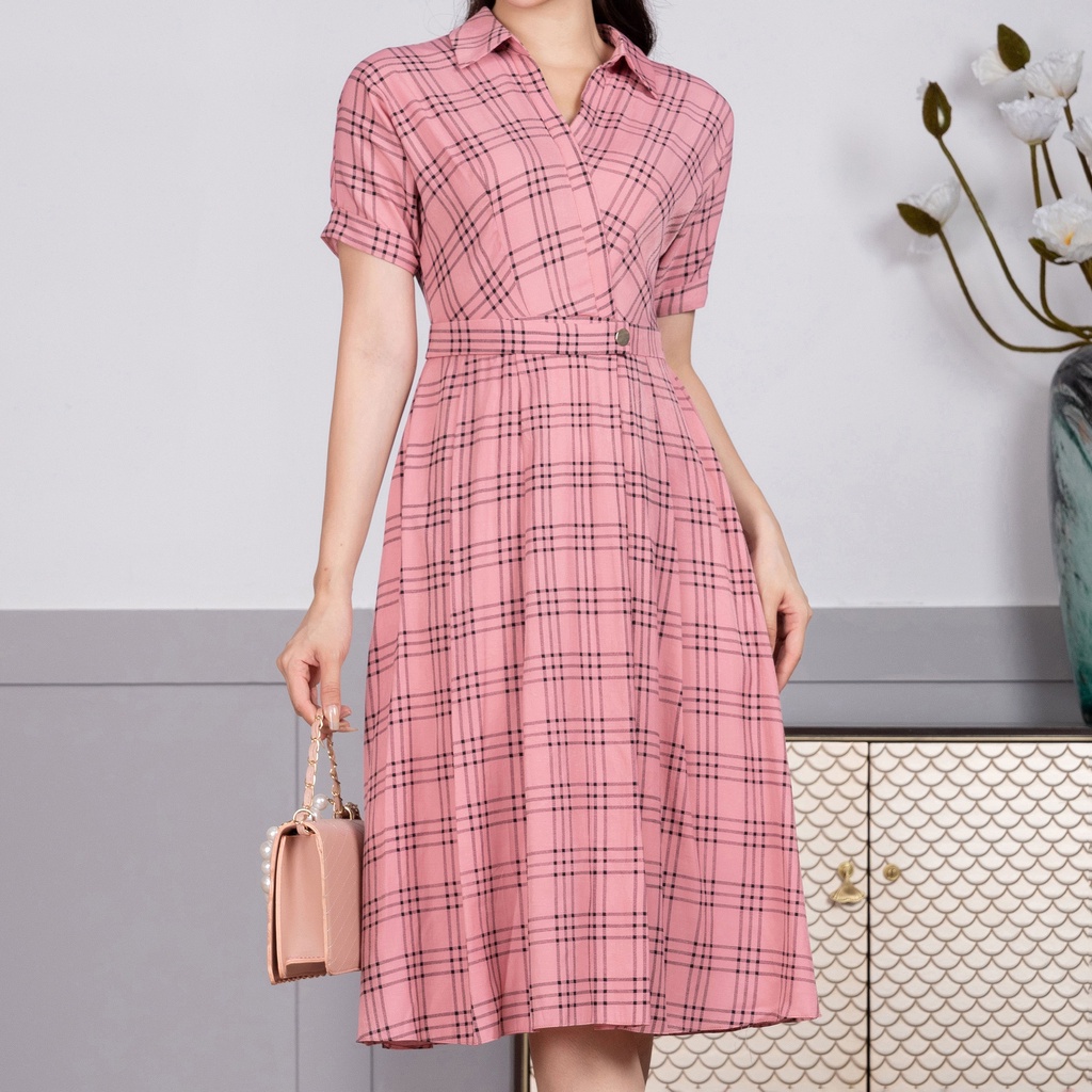 Đầm Nữ Xếp Ly Kẻ Caro UK Fashion Cổ Sơ Mi Tay Cánh Dơi, Chất Liệu Nhập Hàn Cao Cấp Mềm Mịn NKDV2206002