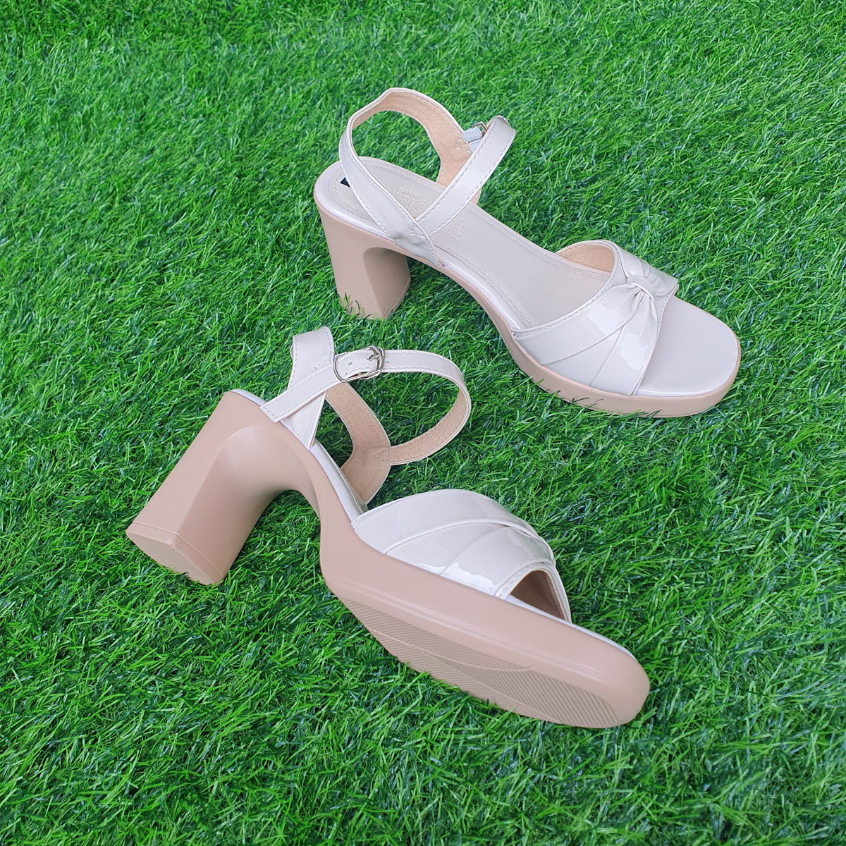 Giày Sandal Nữ cao gót TRường Hải quai ngang da bóng 2 màu đen, kem đế PU cao 8cm SD145K