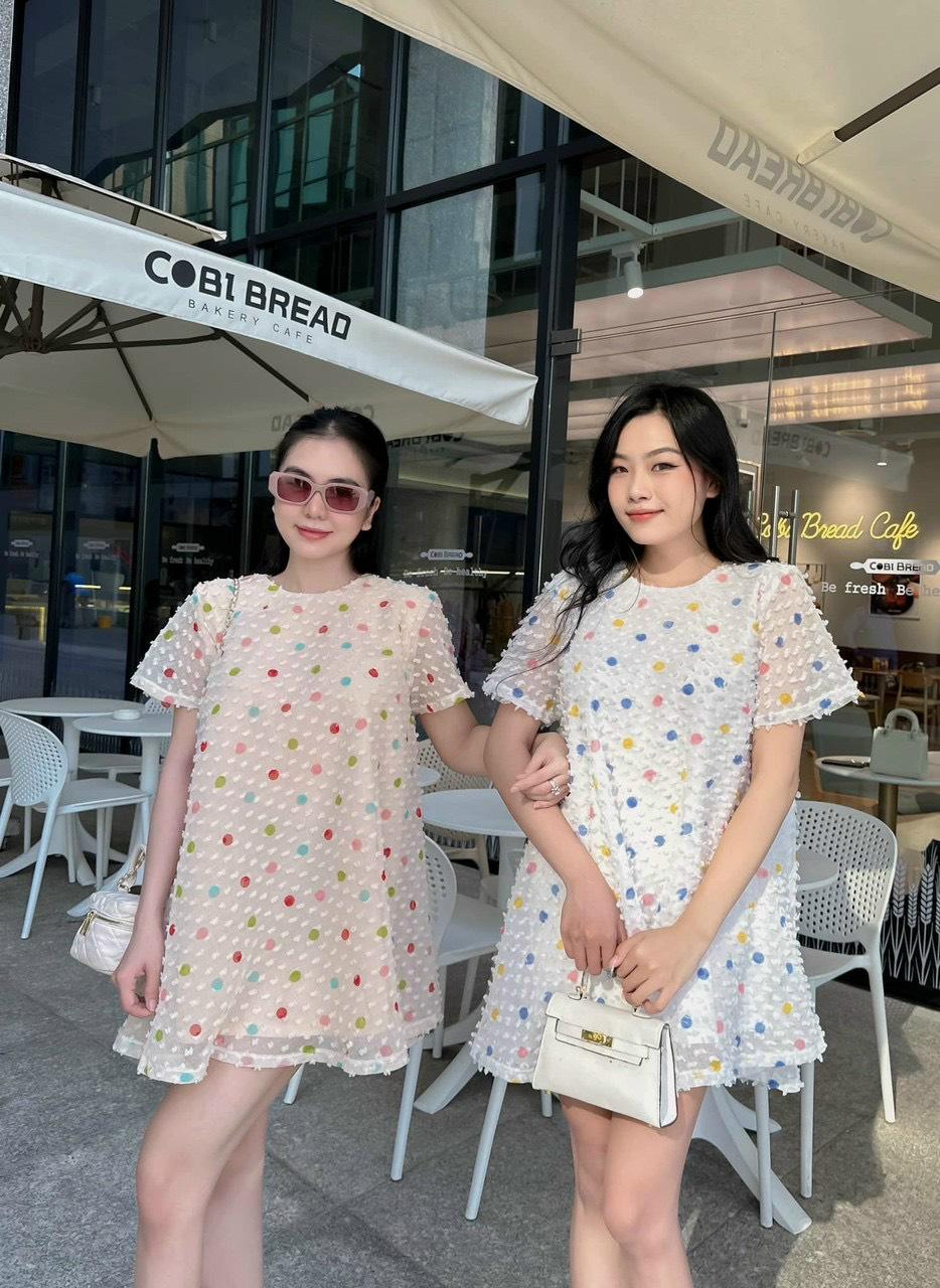 ĐẦM ĐI CHƠI, ĐẦM BABYDOLL CỔ TRÒN TAY NGẮN DÁNG XÒE HỌA TIẾT REN NỔI CỰC ĐÁNG IU - Kem