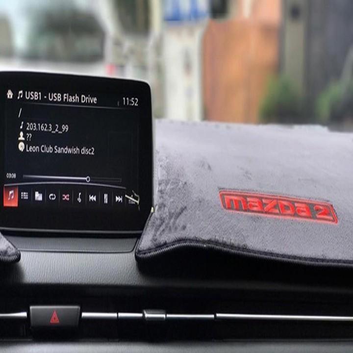 Thảm chống nóng taplo mazda2 2010-2020
