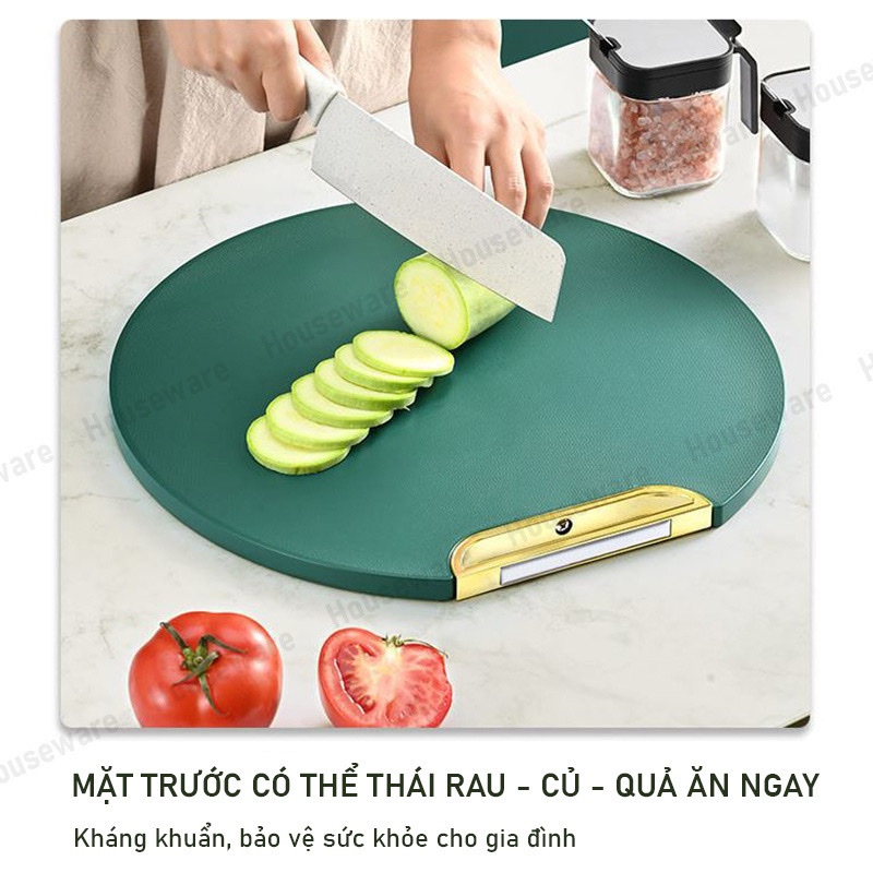 Thớt xanh , thớt nhựa tròn , kháng khuẩn có tay cầm, thiết kế các đường gân giúp không để lại vết cắt , chống mốc , chống trơn trượt , xoay 360 độ dễ dàng vệ sinh vô cùng tiện lợi