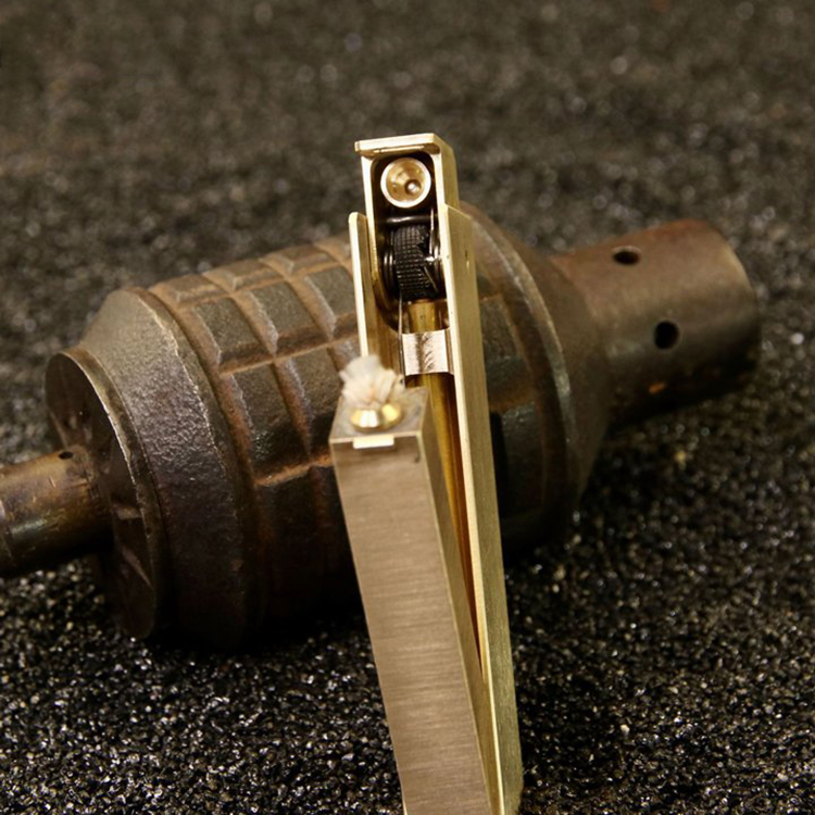 Vỏ Hột Quẹt Bật Lửa Xăng Đá Thủ Công TC1807-LUW Chất Liệu Đồng Thau Đánh Lửa Tự Động Kiểu Dáng Cổ Điển