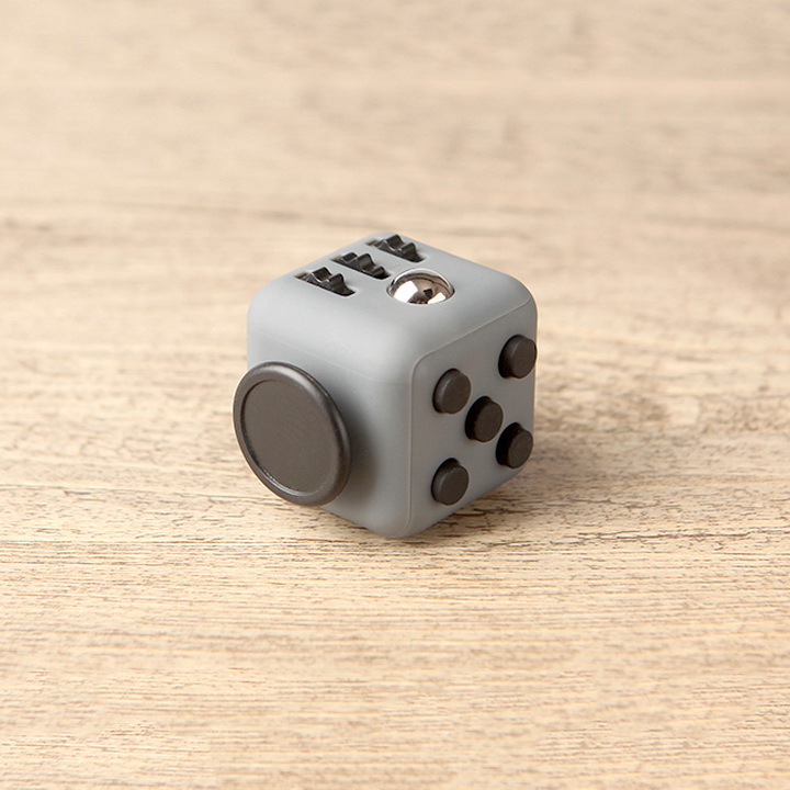 Fidget Cube khối vuông thần kì giảm stress - Màu ngẫu nhiên