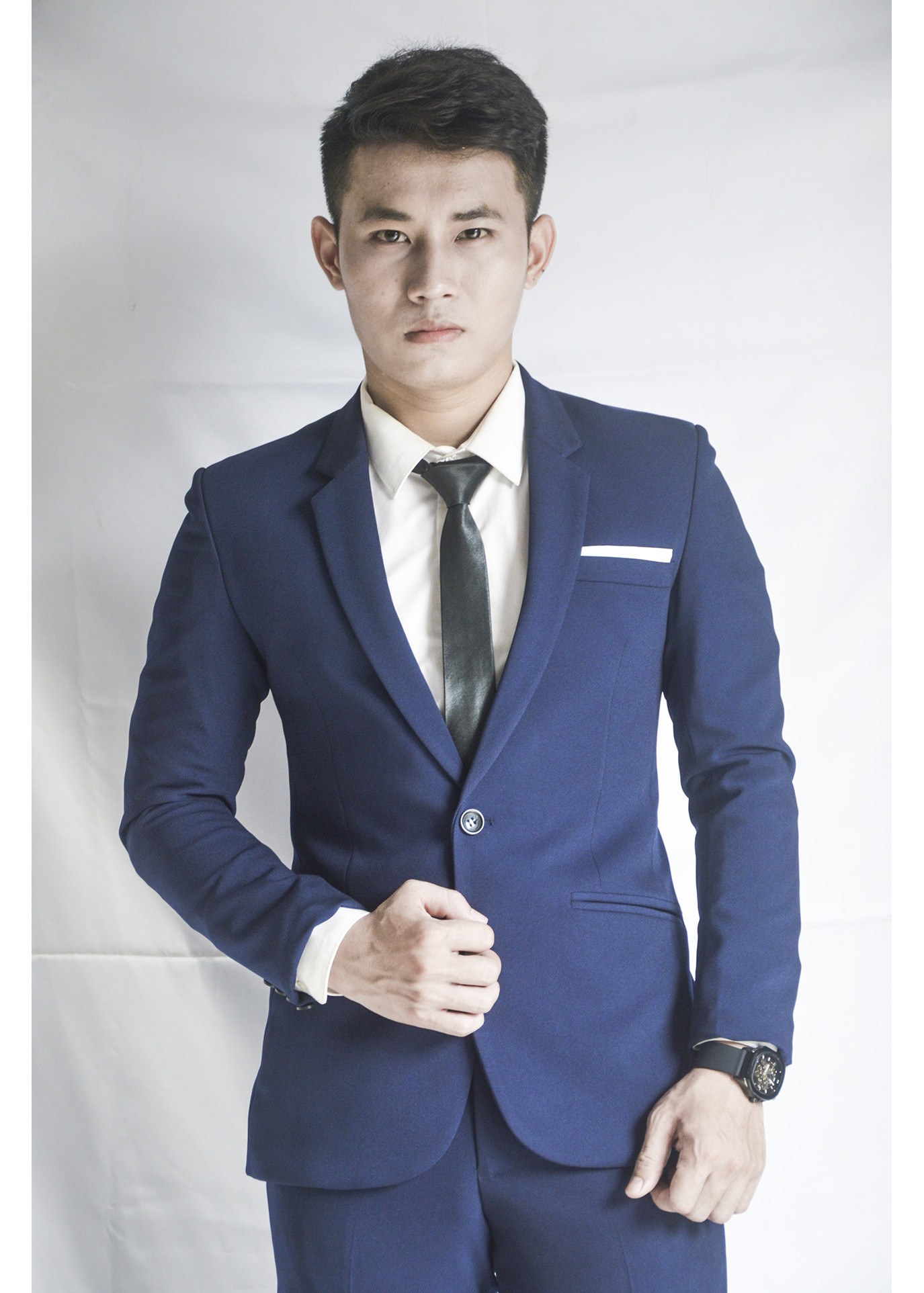 Bộ vest nam 1 nút màu xanh đen ôm body mềm mịn + cà vạt nơ
