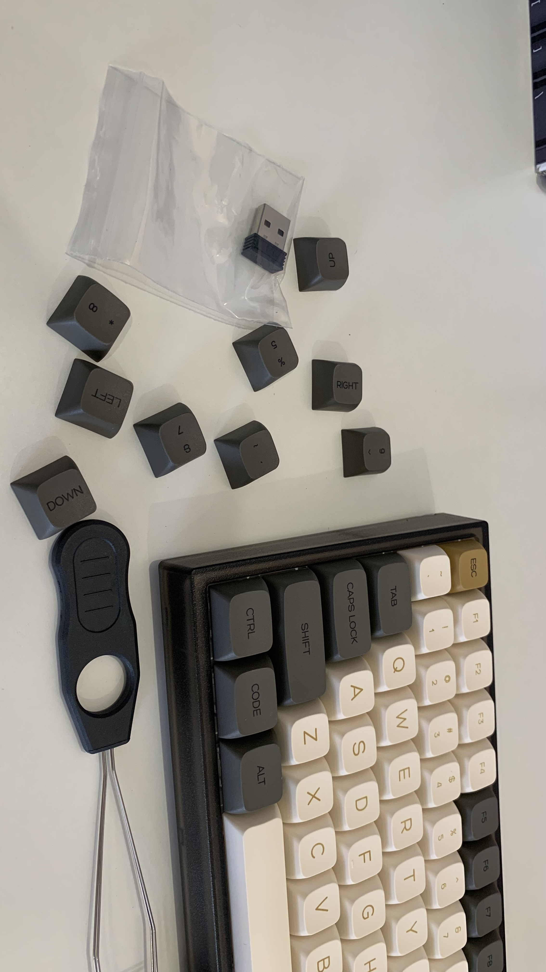 Bàn phím Keycool kc84 Pro Smoke RGB - Hàng chính hãng