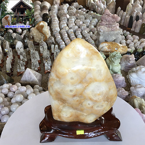 Trụ Đá Thạch Anh Bông Vàng Phong Thủy Cát Tường TAV136 nặng 7.6Kg kích thước 20x29cm – Vật phẩm phong thủy may mắn