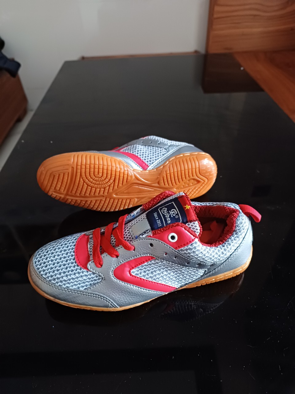 Giày cầu lông bóng chuyền chạy bộ nam nữ mã 005 đế khâu, ôm chân, da mềm thoáng khí