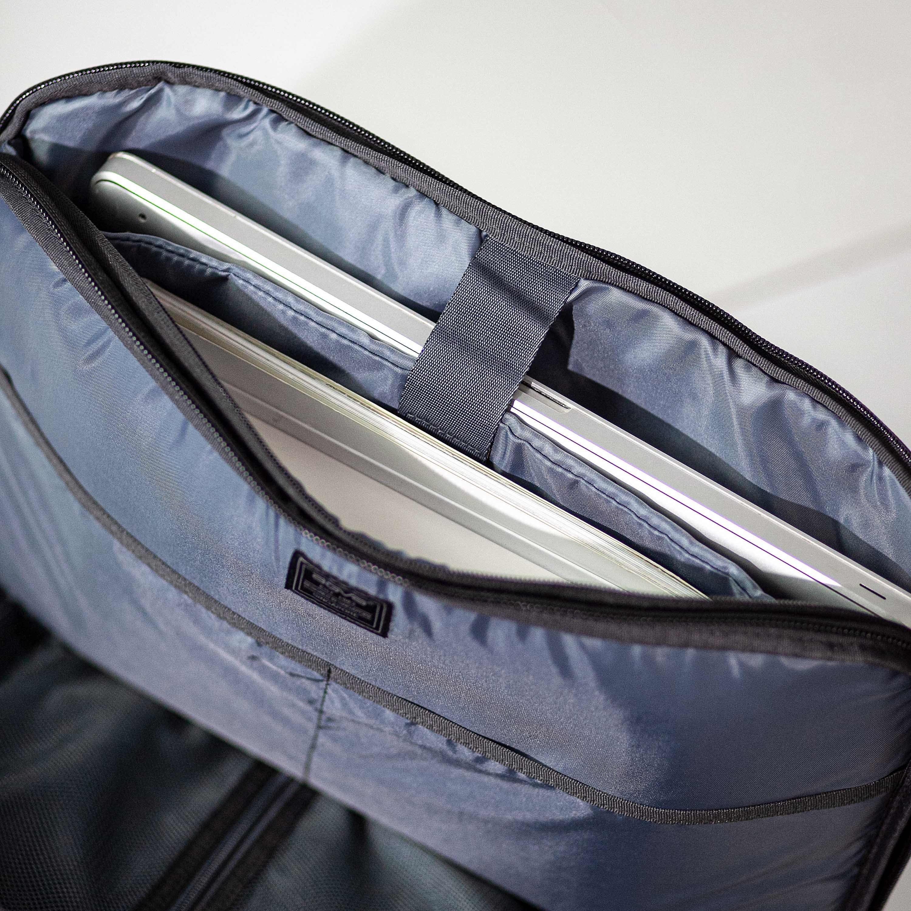 Balo AGVA Roadtripper 15.6 inch ĐEN LTB361 Phù hợp du lịch ngắn ngày tiện dụng - Bảo hành chính hãng 2 năm