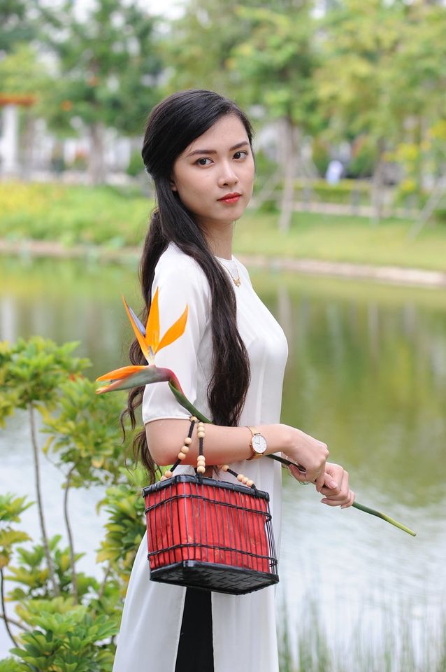 Túi xách tre thời trang hình vuông quai hột gỗ