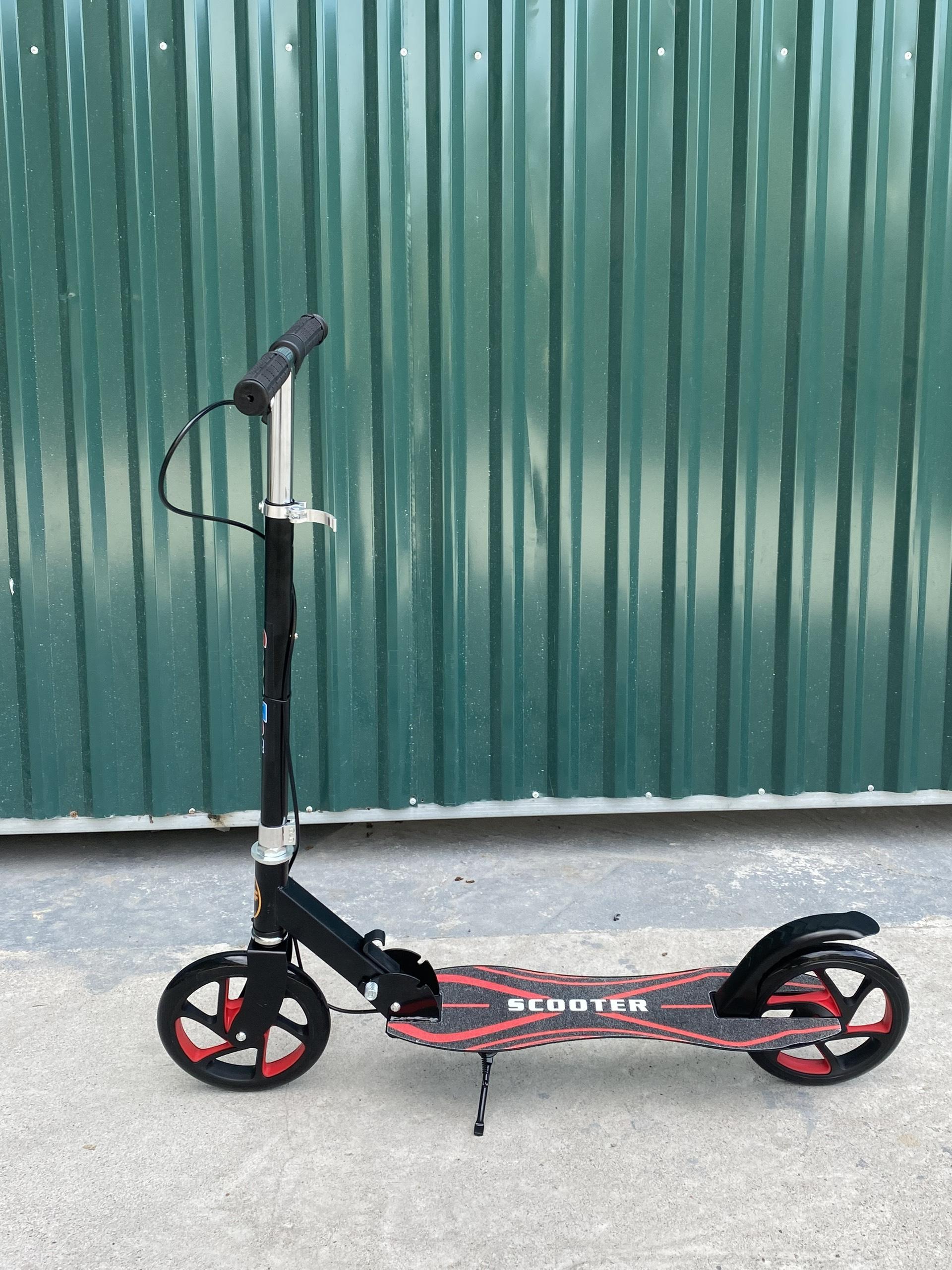 Xe trượt Scooter mã 918-2, khung kim loại có tay phanh và chân chống