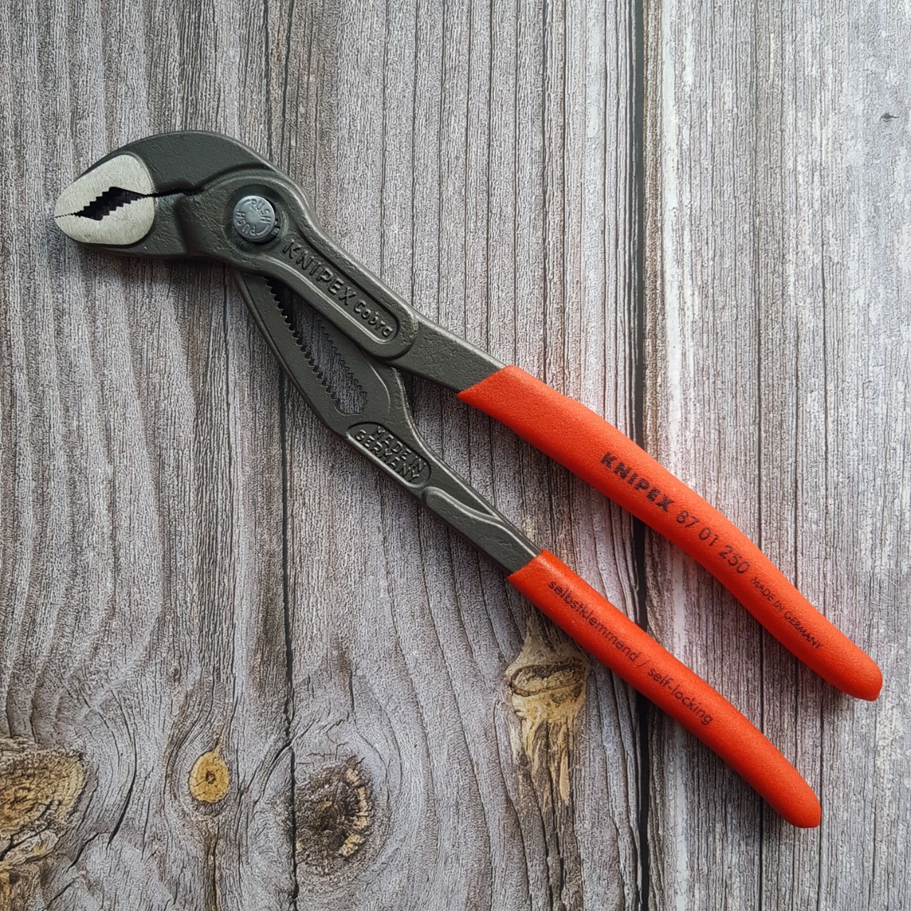 Kìm nước Cobra KNIPEX - 87 01 250