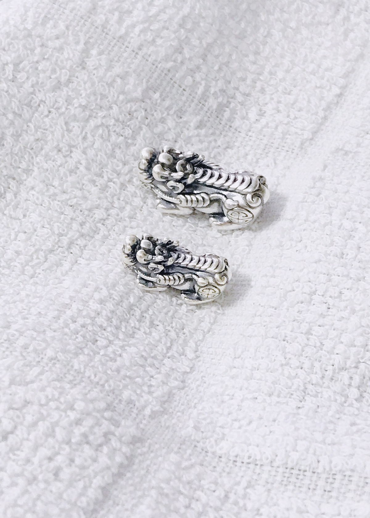 Charm bạc hình tỳ hưu bạc thái xỏ ngang kiểu 4 - Ngọc Quý Gemstones