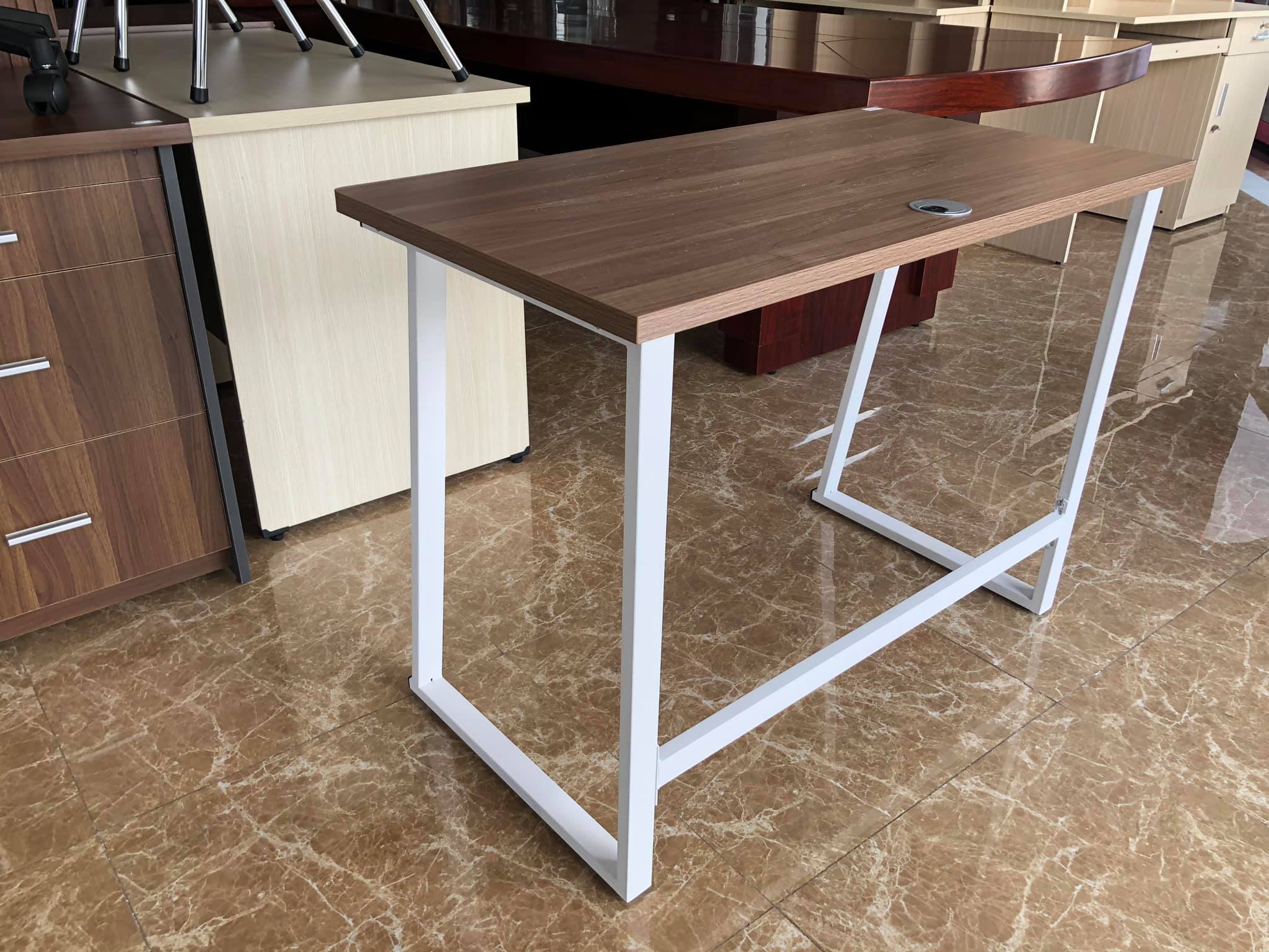 Bàn làm việc hiện đại LBK011