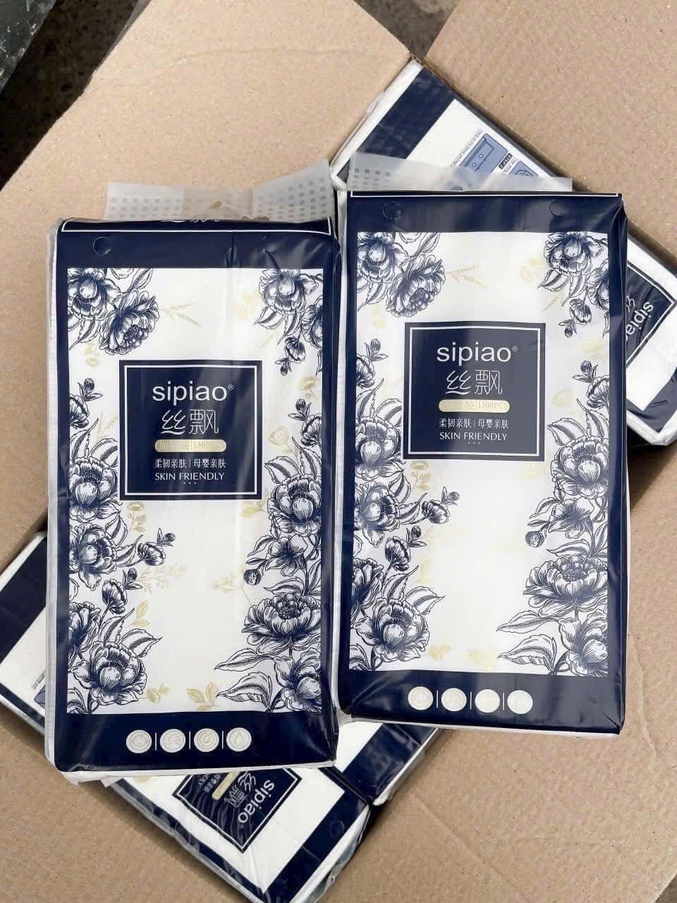 Bịch Giấy Rút Treo Tường Đa Năng Sipiao Hoa Xanh Đen 1300 Tờ Thấm Hút Tốt