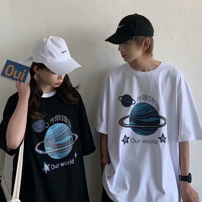 Áo Thun Ngắn Tay Dáng Rộng In Hình Hành Tinh 2 Màu