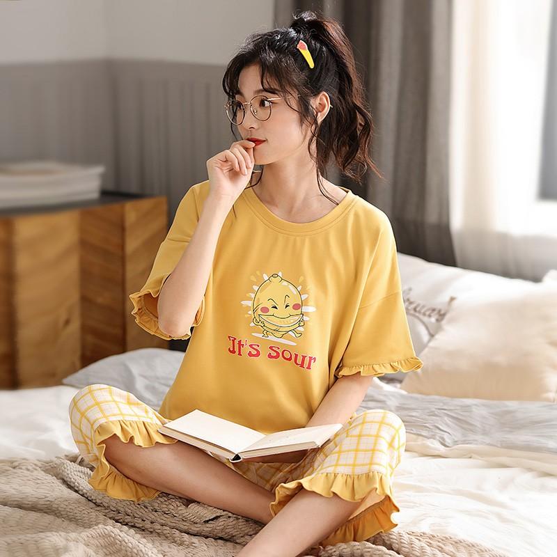 Đồ Bộ Pijama lửng tông đỏ nổi bật, phù hợp với các cô nàng cá tính mạnh mẽ, vải cotton 100% thoáng mát, thấm mồ hôi