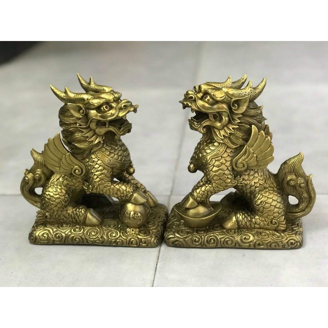 Đôi Kỳ lân bệ vuông - Kỳ lân trang trí màu gold (kt 16x15cm)