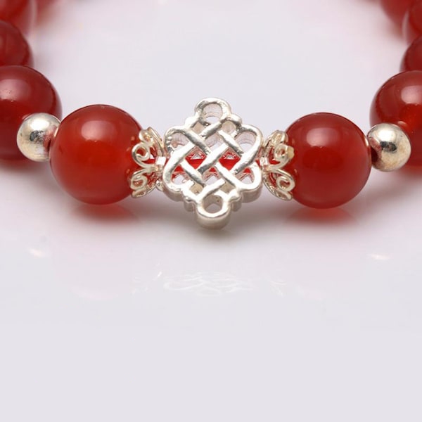 Vòng tay phong thủy đá Mã Não đỏ 10 ly mix Charm Cát Tường Bạc