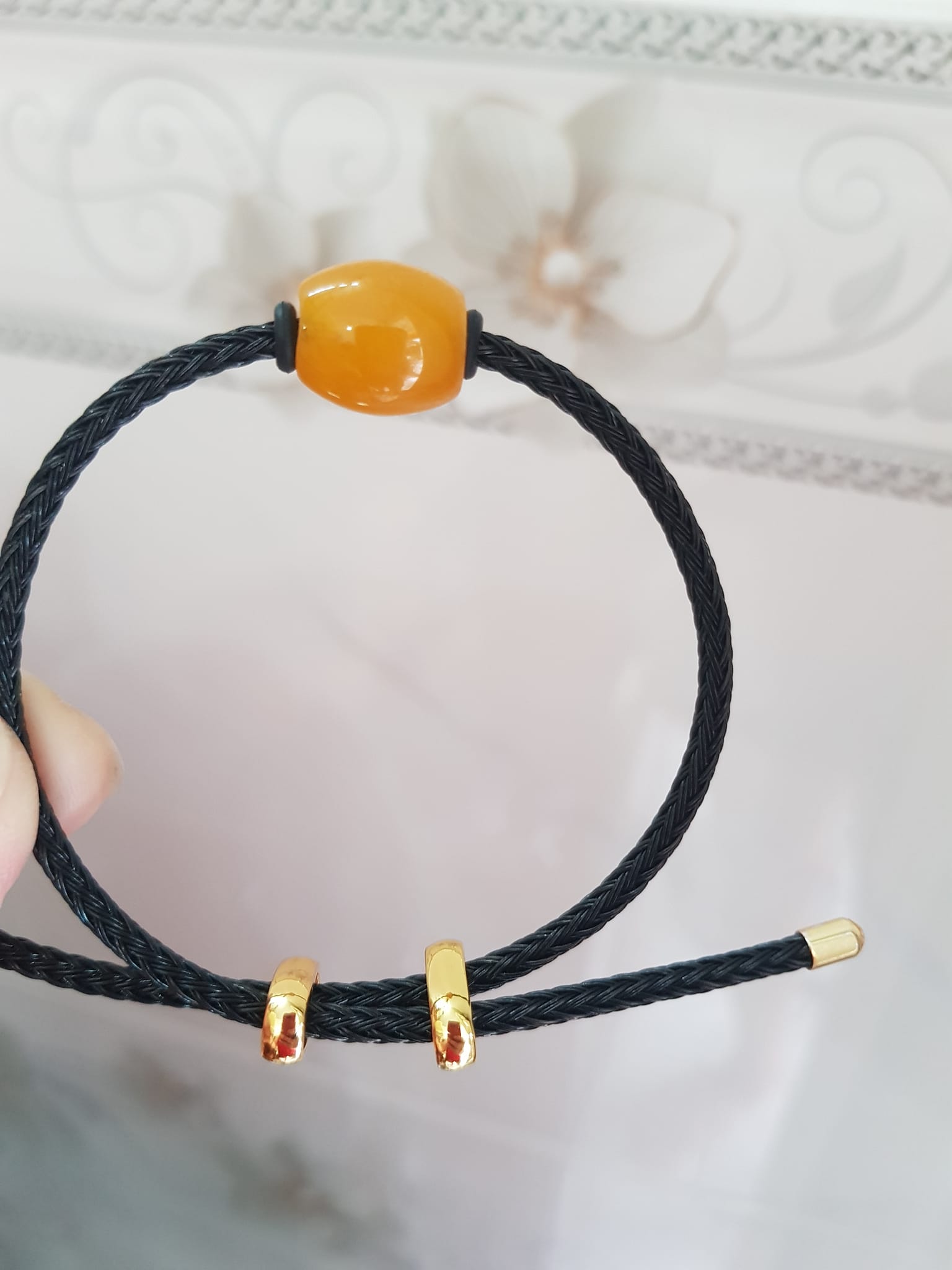 Vòng tay lu thống phối hạt lu đá mã não vàng anh đẹp với dây đen kiểu rút nữ mệnh thổ mệnh kim và mệnh thủy đeo may mắn hợp ạ