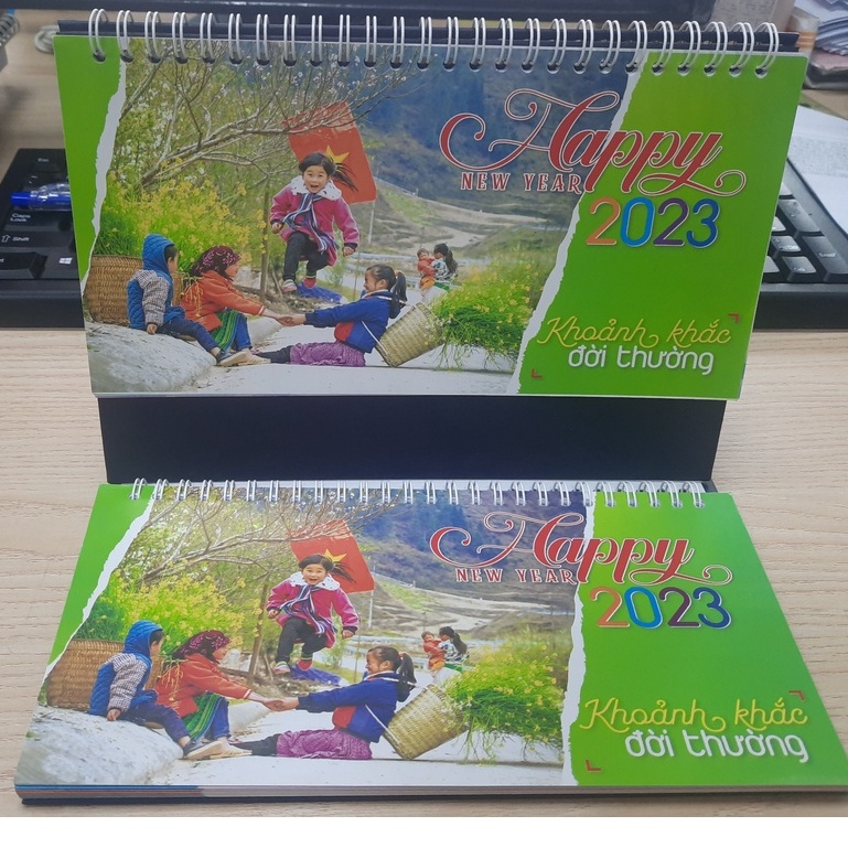 Lịch bàn lò xo 2023 - Khoảnh khắc đời thường - Happy new year - Chúc mừng năm mới 2023