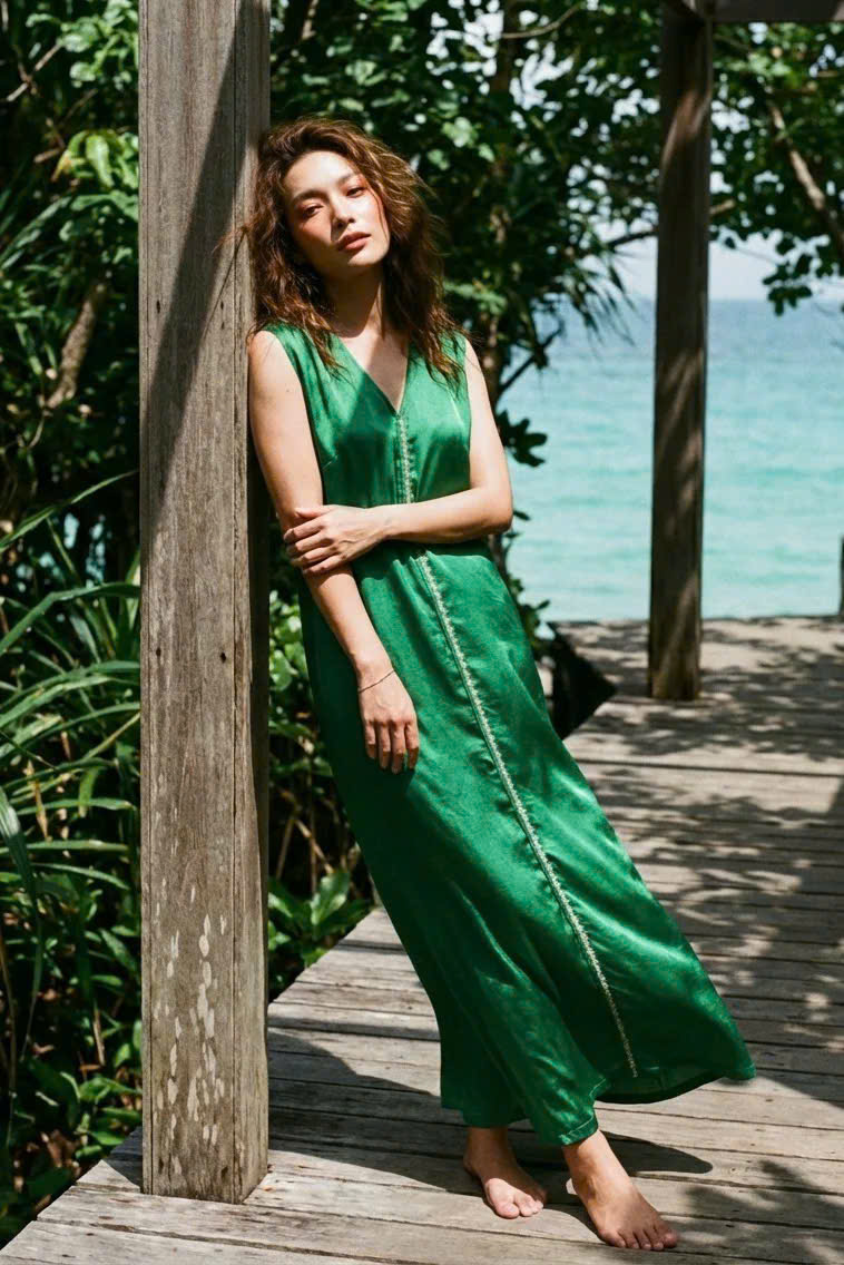 Đầm Maxi Lụa Tơ Tằm Thêu Tay Xanh Ngọc Phỉ Thuý DRE202 thời trang thiết kế Hity