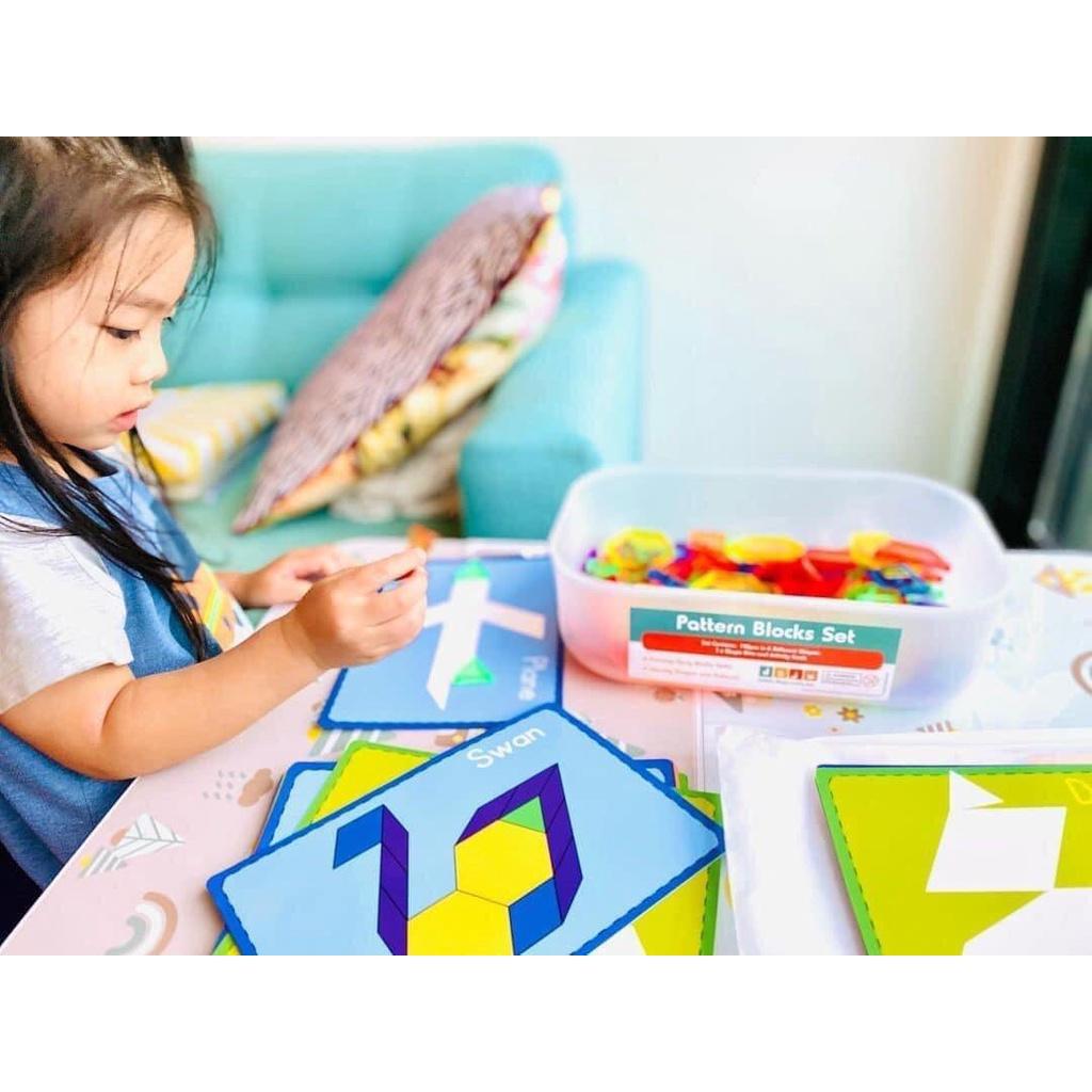 GIÁO CỤ MONTESSORI THẦN THÁNH LÀ ĐÂY PATTERN BLOCKS 140 PCS BỘ 6 HÌNH KHỐI 6 MÀU CƠ BẢN KÈM THẺ HƯỚNG DẪN VÀ HỘP ĐỰNG