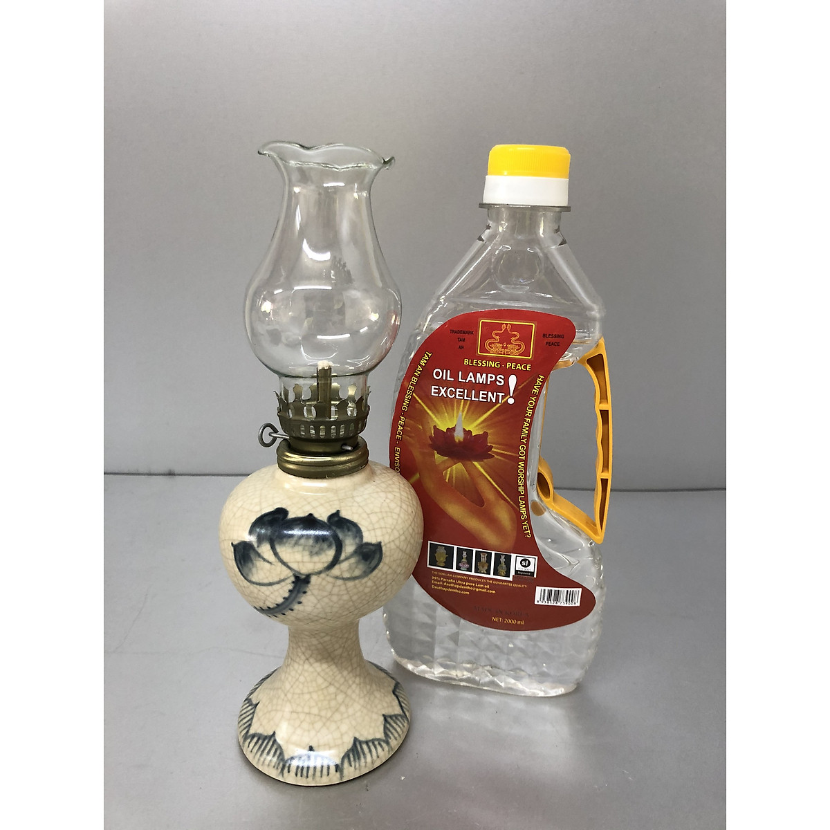 Đèn thờ đốt dầu men rạn vẽ hoa sen