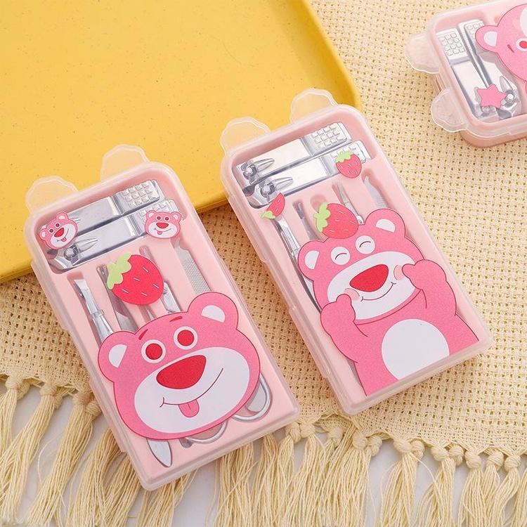 Bộ Dụng Cụ Bấm Móng Tay 7 Chi Tiết Hoạ Tiết Gấu Dâu Lotso Dễ Thương