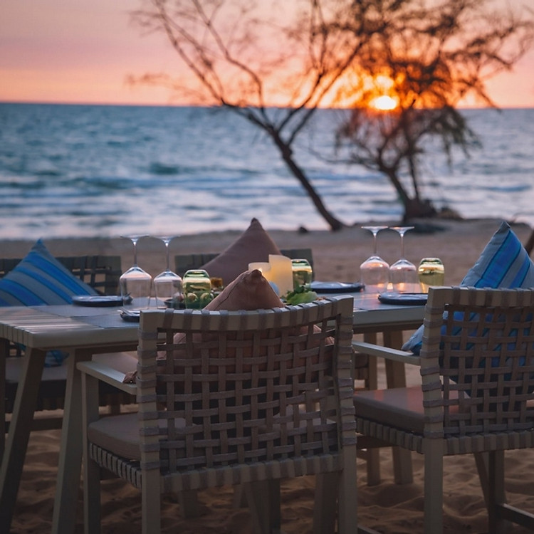 Gói 4N3Đ Crowne Plaza Phú Quốc Starbay Resort 5* - Buffet Sáng, Hồ Bơi, Đón Tiễn Sân Bay, Gần Grand World, Dành Cho 02 Người Lớn 02 Trẻ Em Dưới 12 Tuổi
